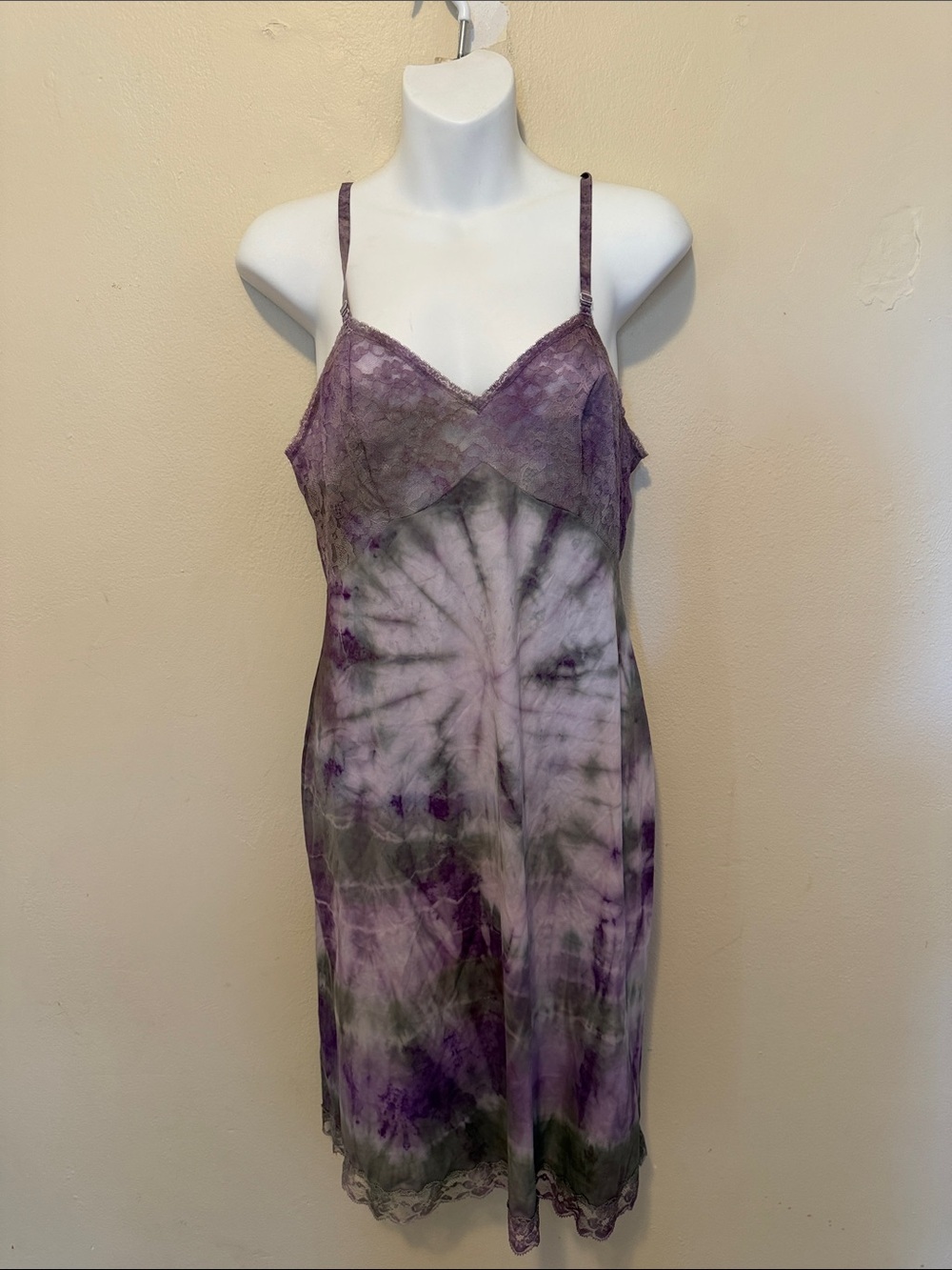 Vanity Fair Purple Tie-Dye Lace-Trim Slip